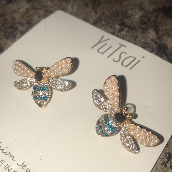 Beautiful bee 🐝 earrings new with tag - Picture 4 of 5